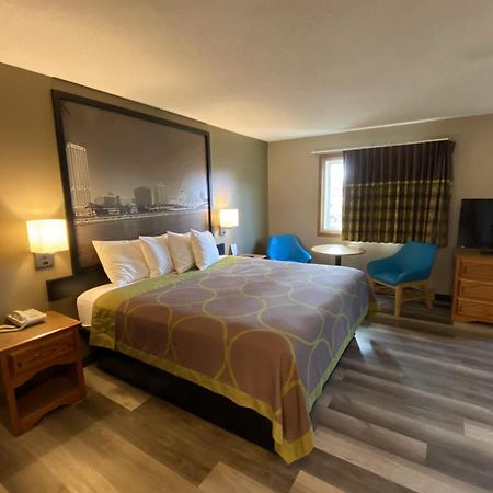ซูเปอร์ 8 บาย วินด์แฮม กรีนเบย์ เนียร์ สเตเดียม Hotel ภายนอก รูปภาพ