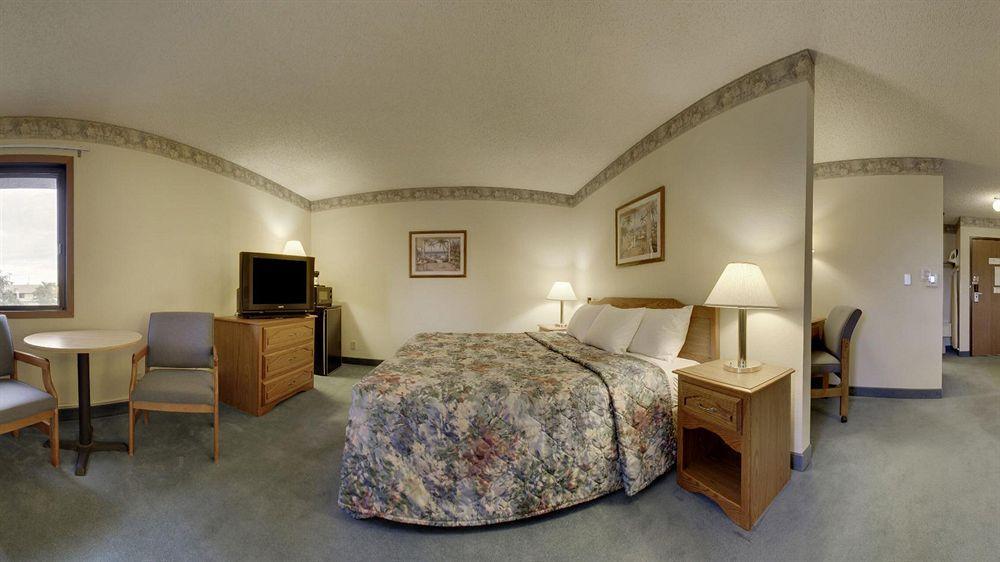 ซูเปอร์ 8 บาย วินด์แฮม กรีนเบย์ เนียร์ สเตเดียม Hotel ภายนอก รูปภาพ
