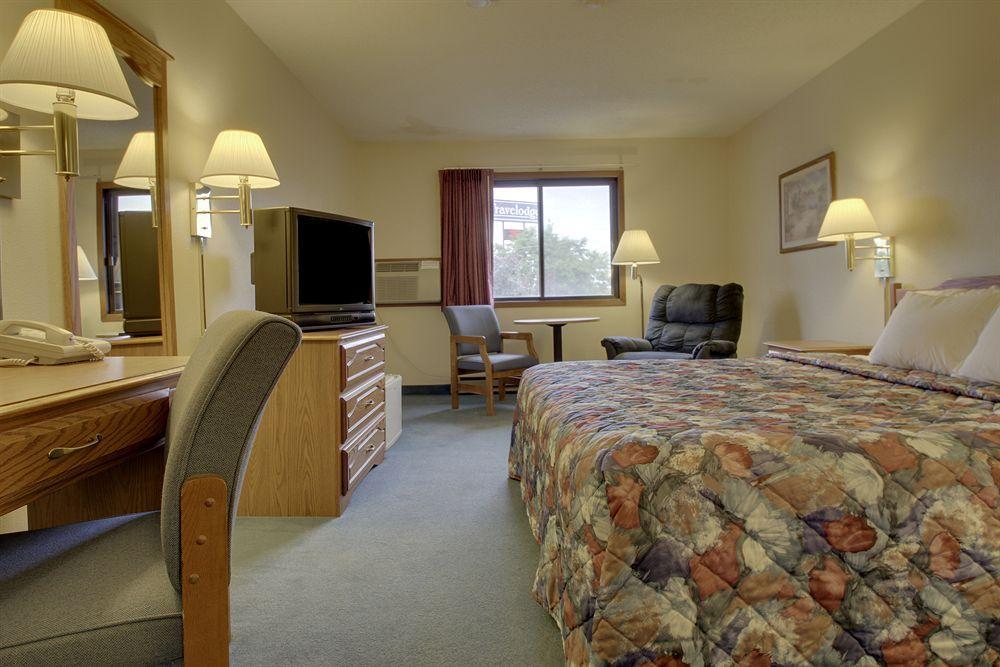 ซูเปอร์ 8 บาย วินด์แฮม กรีนเบย์ เนียร์ สเตเดียม Hotel ภายนอก รูปภาพ