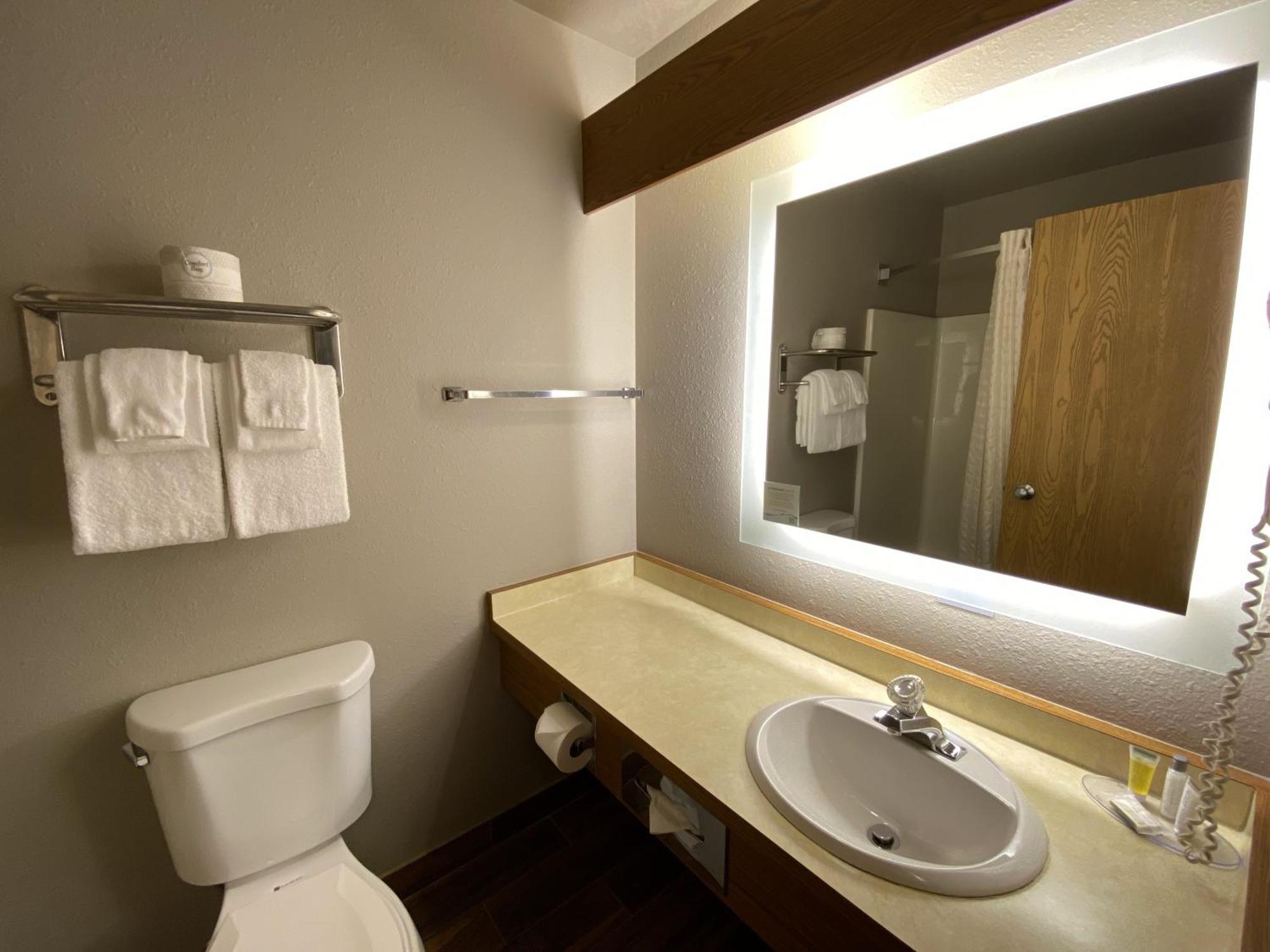 ซูเปอร์ 8 บาย วินด์แฮม กรีนเบย์ เนียร์ สเตเดียม Hotel ภายนอก รูปภาพ