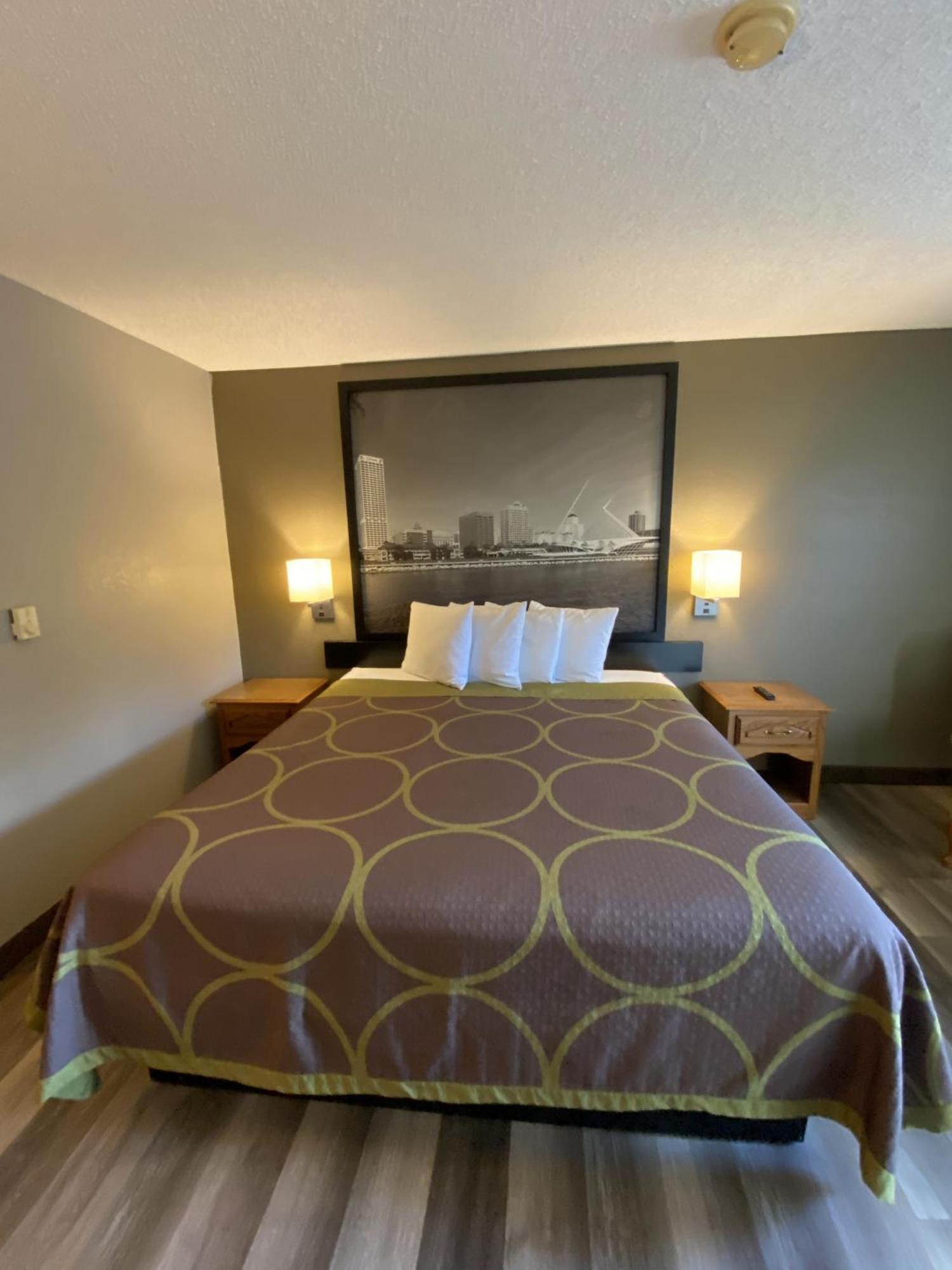 ซูเปอร์ 8 บาย วินด์แฮม กรีนเบย์ เนียร์ สเตเดียม Hotel ภายนอก รูปภาพ