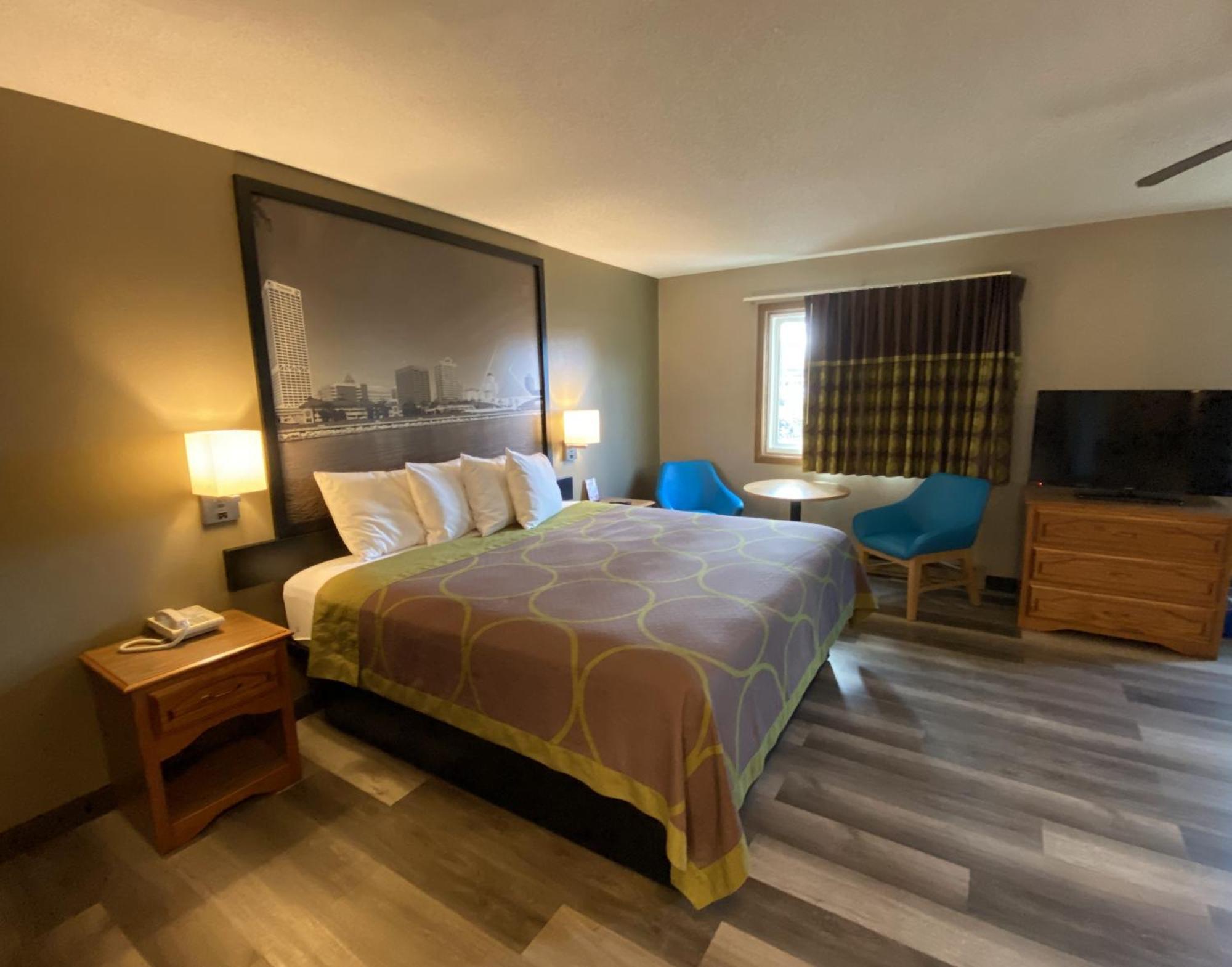 ซูเปอร์ 8 บาย วินด์แฮม กรีนเบย์ เนียร์ สเตเดียม Hotel ภายนอก รูปภาพ