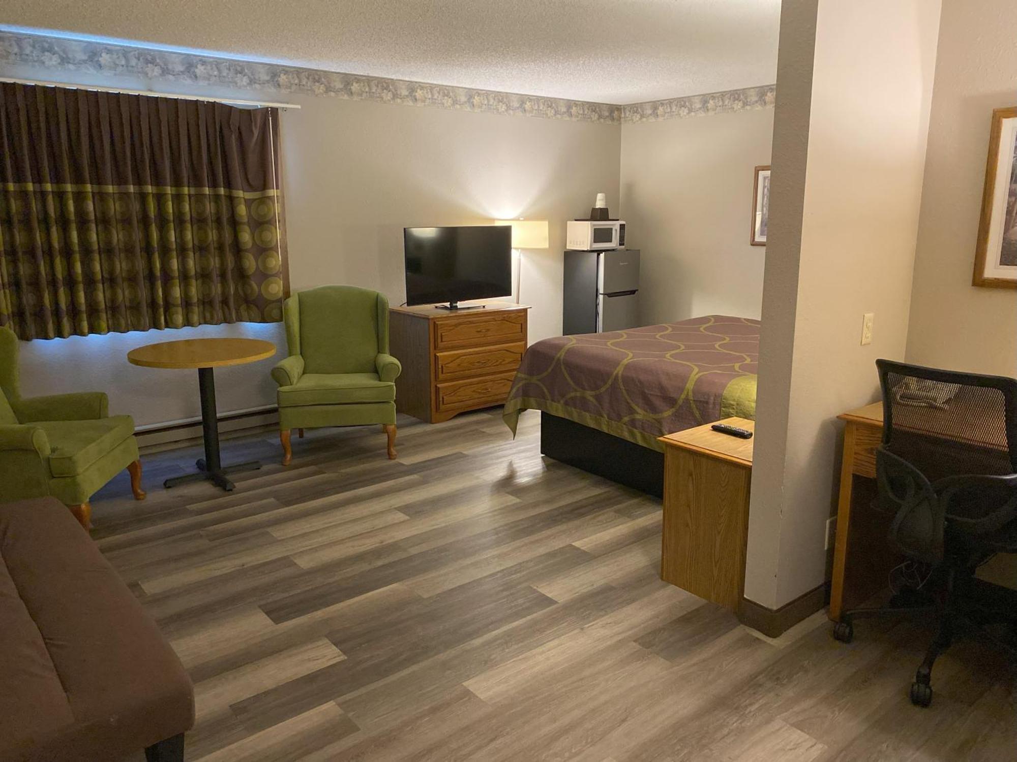 ซูเปอร์ 8 บาย วินด์แฮม กรีนเบย์ เนียร์ สเตเดียม Hotel ภายนอก รูปภาพ